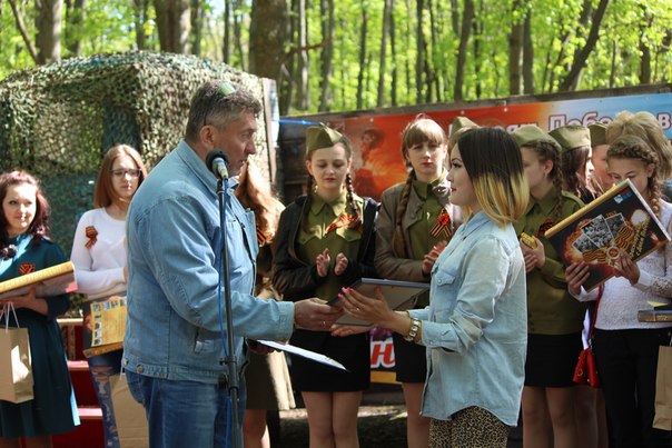 6 мая  в  Красной Яруге прошел фестиваль-конкурс &quot;Поклонимся великим тем годам&quot;, на котором грайворонская вокалистка  Дарья Ерохина стала первой..