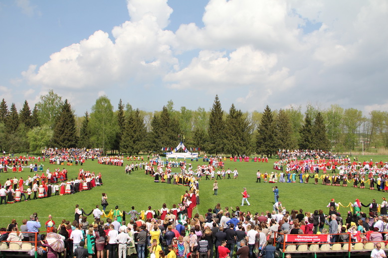 2 мая в Грайвороне прошел Первый открытый областной фестиваль «Узорный хоровод»..