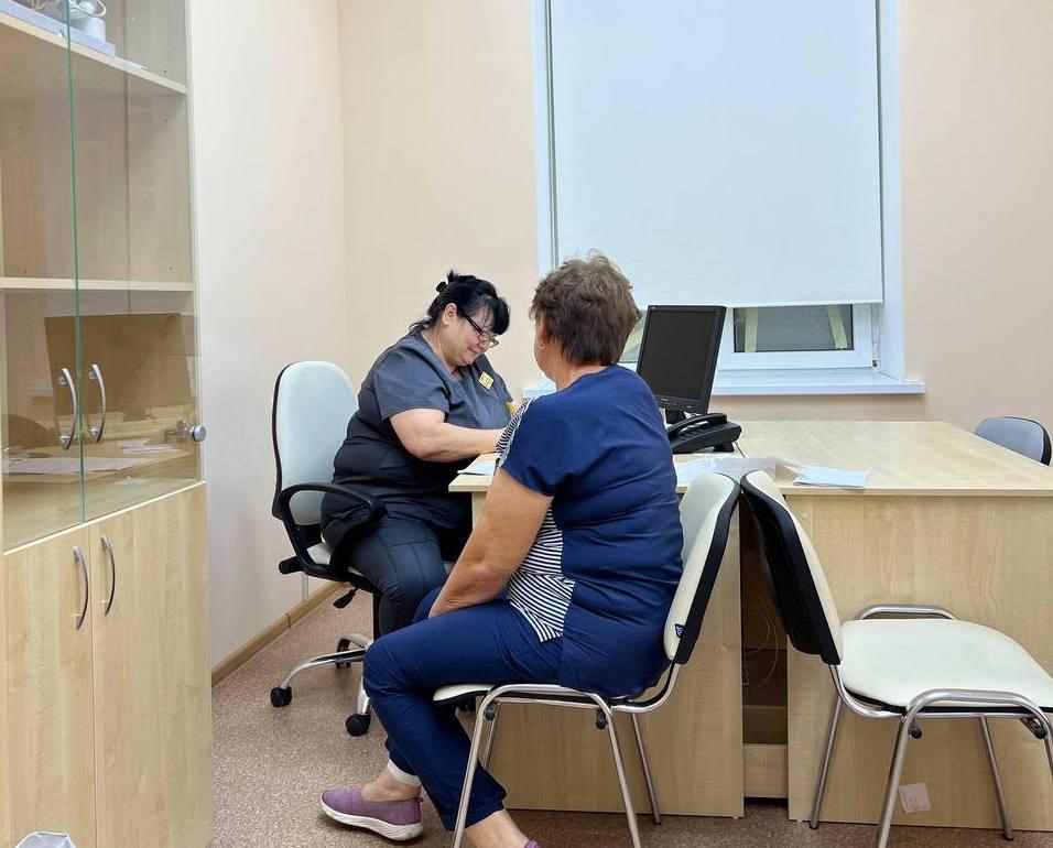 Областной врач-невролог Светлана Шаповалова провела выездной приём жителей села Головчино.