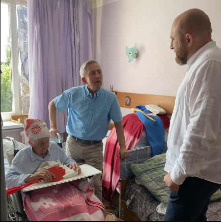 Дмитрий Панков посетил пункты временного размещения в Старом Осколе, где сейчас находятся жители Грайворонского округа.