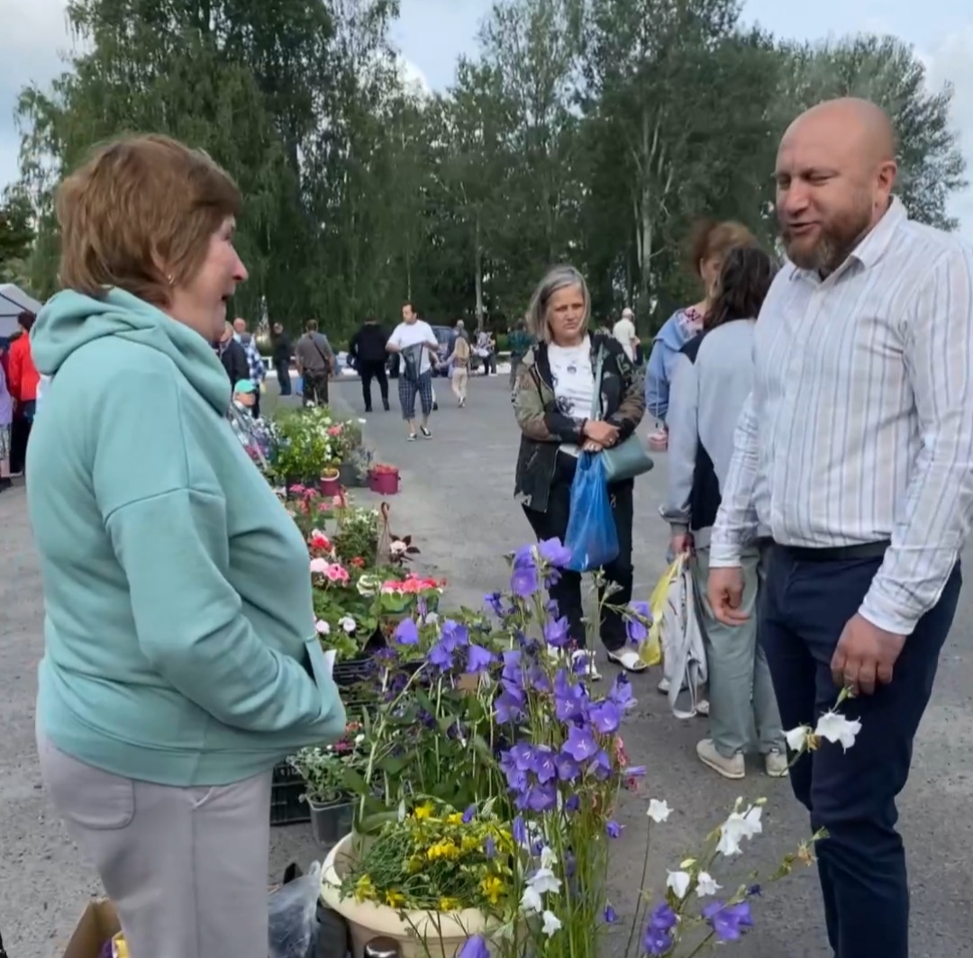 Дмитрий Панков побывал на ярмарке в Головчино 🍓.