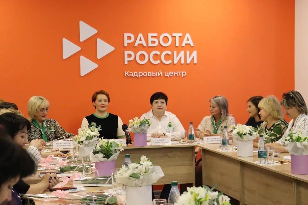 Светлана Бережная приняла участие в областном семинаре партийного женского клуба «Женское движение» 🇷🇺.