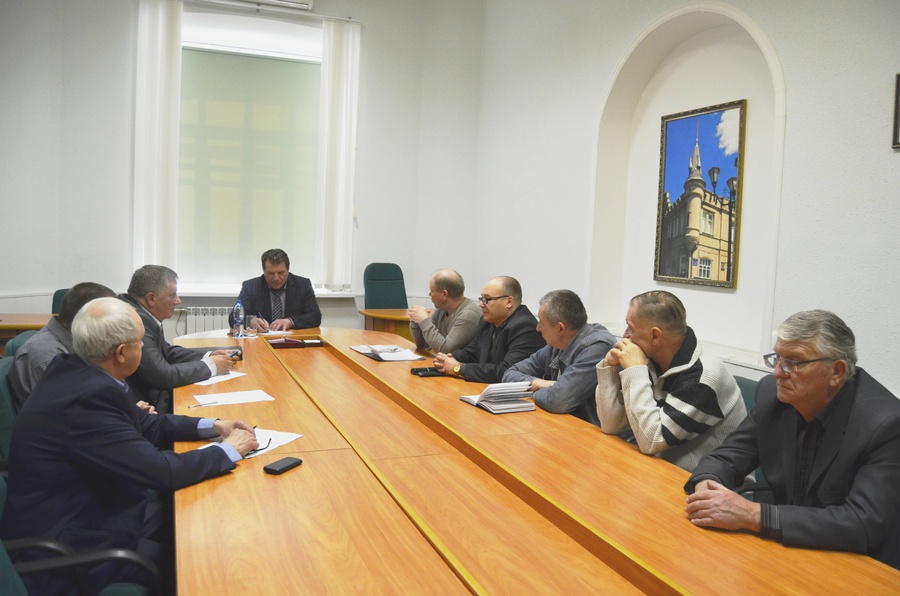 еннадий Бондарев провел встречу с Координационным советом ветеранов правоохранительных органов и вооруженных сил при Совете ветеранов.