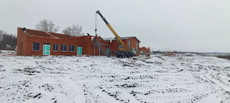 В селе Новостроевка-Первая продолжаются работы по строительству социально-культурного центра.
