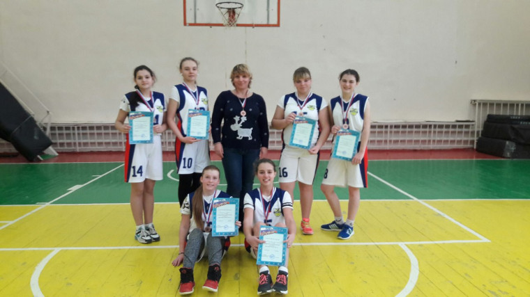 Баскетбольная команда спортивной школы Грайворонского района заняла третье место в первенстве Белгородской области среди  девушек 2002-2004 годов рождения..