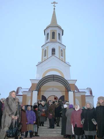 В пятницу в Головчино был освящен храм Спаса Нерукотворного. Чин освящения совершил архиепископ Белгородский и Старооскольский Иоанн..