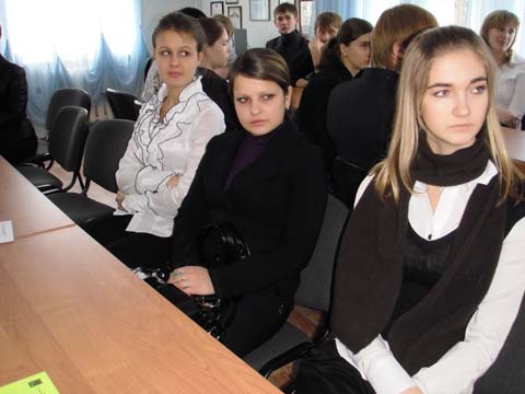 В Центре правовой и деловой информации библиотеки имени А.С.Пушкина г. Грайворона прошло открытое заседание клуба Молодой Избиратель, посвященное Всероссийскому Дню молодого избирателя.. В Центре правовой и деловой информации библиотеки имени А.С.Пушкина г. Грайворона прошло открытое заседание клуба Молодой Избиратель, посвященное Всероссийскому Дню молодого избирателя..