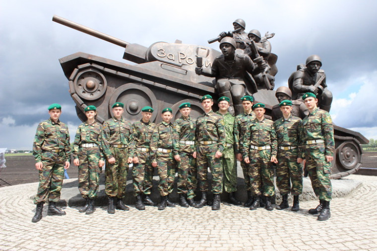 16 мая курсанты военно-патриотического клуба "Ворон" МО ДОСААФ России по Грайворонскому району совершили экскурсионную поездку в посёлок Прохоровку.. 16 мая курсанты военно-патриотического клуба "Ворон" МО ДОСААФ России по Грайворонскому району совершили экскурсионную поездку в посёлок Прохоровку..