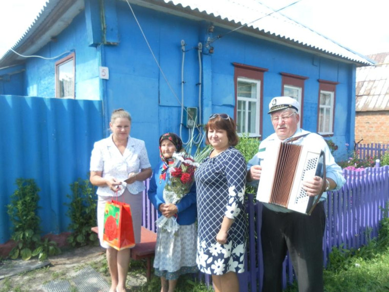Старейшая жительница Мокроорловского поселения  Анна Кирилловна Бережная отметила 95-й день рождения..
