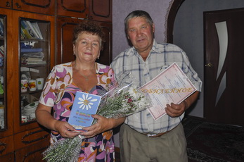 В День святых Петра и Февронии, князей Муромских, в Мокро-Орловском поселении поздравили семьи-юбиляры, рассказала глава администрации поселения Надежда Серых.. В День святых Петра и Февронии, князей Муромских, в Мокро-Орловском поселении поздравили семьи-юбиляры, рассказала глава администрации поселения Надежда Серых..