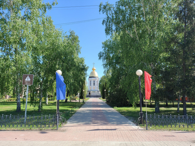 Улицы горокруга украсили к 79-летию Победы в Великой Отечественной войне.