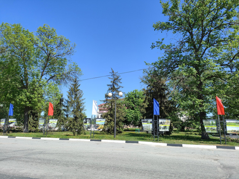 Улицы горокруга украсили к 79-летию Победы в Великой Отечественной войне.