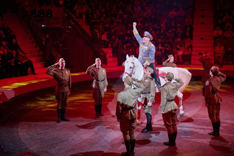 Грайворонские школьники побывали на военно-патриотическом цирковом спектакле «Салют Победы».