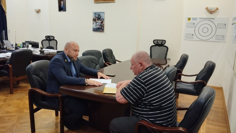 Встреча главы администрации округа с председателем ветеранской организации воинов-афганцев 🤝.
