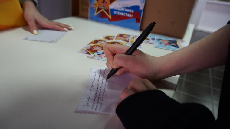Грайворонский штаб волонтёров #МЫВМЕСТЕ продолжает принимать открытки и письма с поздравлениями, подарки для наших ребят в зоне СВО.