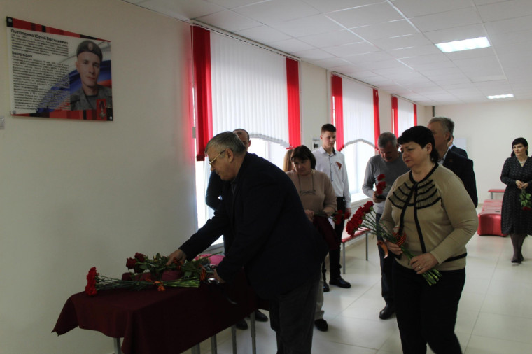 В Головчинской школе открыли памятный стенд в честь Юрия Потапенко, погибшего во время спецоперации.