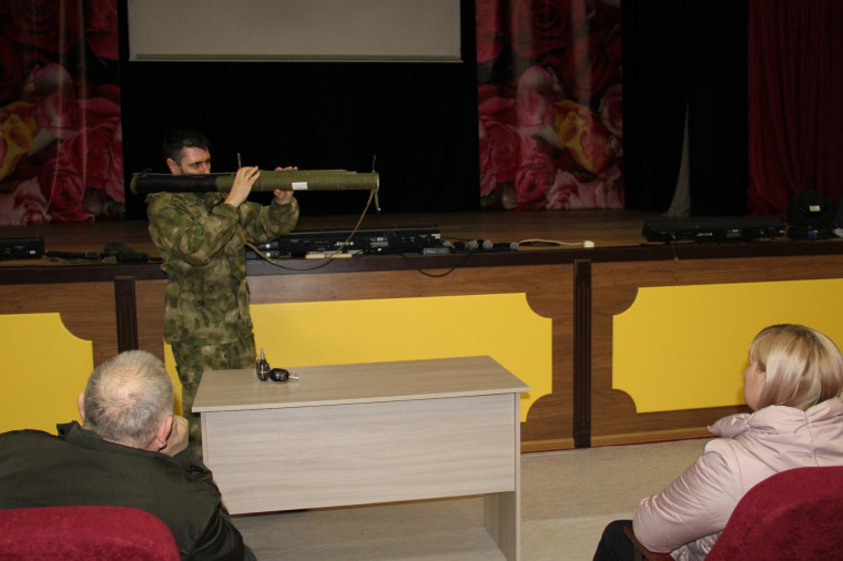 В Грайворонском городском округе продолжаются занятия по начальной военной подготовке.