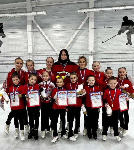 Грайворонцы - победители командного турнира Чернянского района по фигурному катанию на коньках.