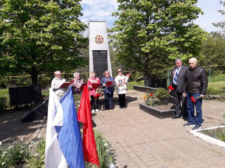 В честь Дня Великой Победы на мемориалах и памятниках Грайворонского горокруга состоялись церемонии возложения цветов.
