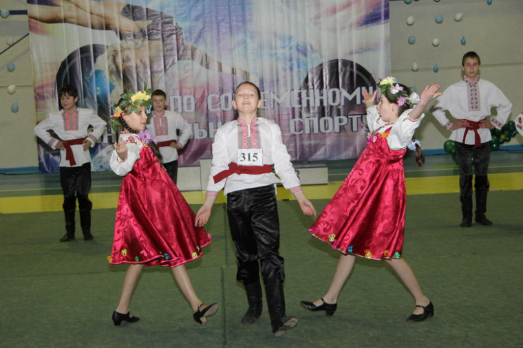13-14 декабря в Грайвороне проходили Открытый Чемпионат и первенство Белгородской области по современному танцевальному спорту..