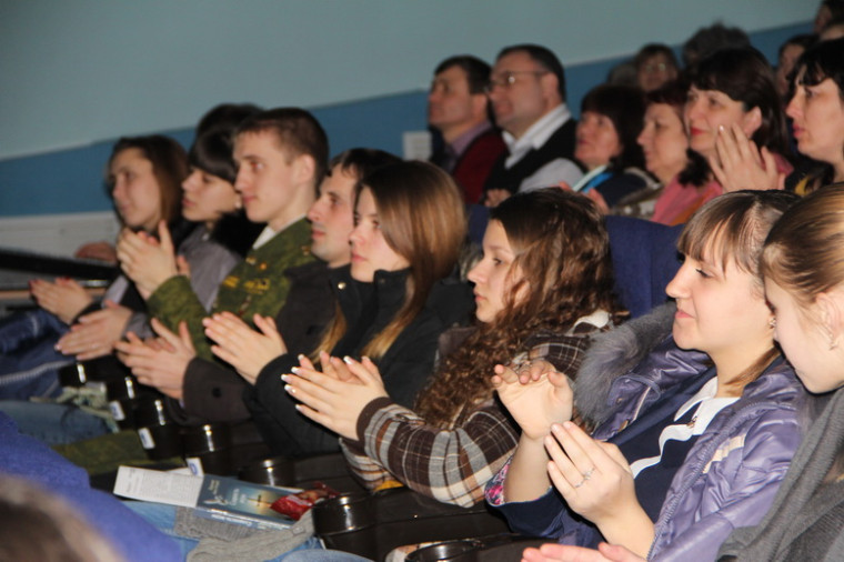 В кинотеатре «Космос» города Грайворона состоялся концерт-проповедь, посвященный Дню православной молодежи и Году музыки в районе..