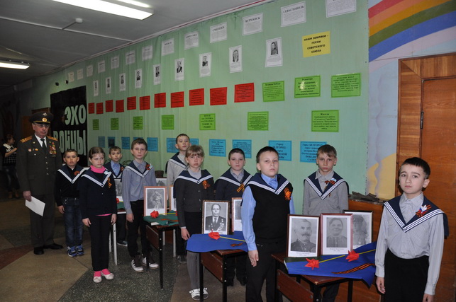 8 апреля в Гора-Подольской средней общеобразовательной школе прошла торжественная линейка, посвященная Всероссийской акции «Бессмертный полк»..