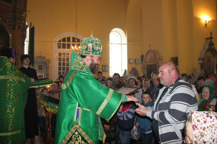 5 апреля в г. Грайвороне побывал епископ Губкинский и Грайворонский Софроний..