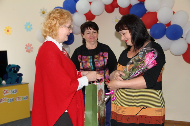 Сегодня в Грайвороне состоялось  торжественное вручение почетных знаков Белгородской области «Материнская слава» II  и III степеней за достойное воспитание детей..