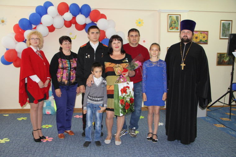Сегодня в Грайвороне состоялось  торжественное вручение почетных знаков Белгородской области «Материнская слава» II  и III степеней за достойное воспитание детей..