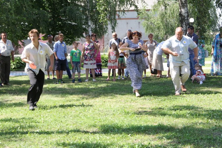 8 июля, в  День семьи, любви и верности, в Грайвороне состоялся I районный фестиваль православных семей  «Отдохнем по-семейному»..