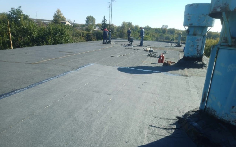 На котельных Безыменской и Гора-Подольской школ завершили ремонт крыши.