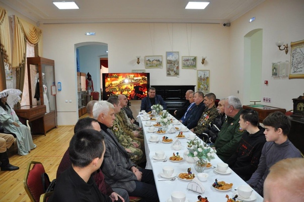 В Грайвороне прошёл круглый стол с участием ветеранов боевых действий и главы муниципалитета Геннадия Бондарева.