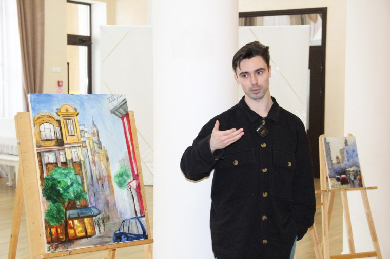 В Центре культурного развития села Головчино открылась выставка художника Богдана Кляпко.