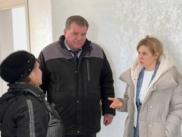 Грайворонский округ с рабочим визитом посетила министр строительства региона Оксана Козлитина.