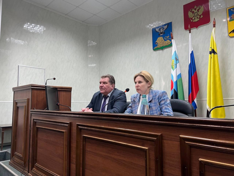Грайворонский округ с рабочим визитом посетила министр строительства региона Оксана Козлитина.