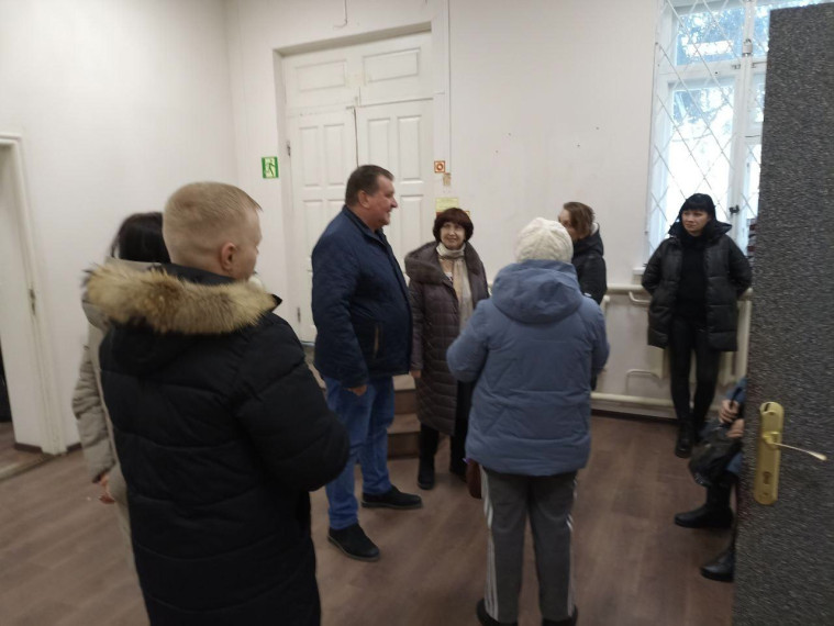 Геннадий Бондарев встретился с жителями приграничных сел и обсудил вопросы их переселения в новое жильё.