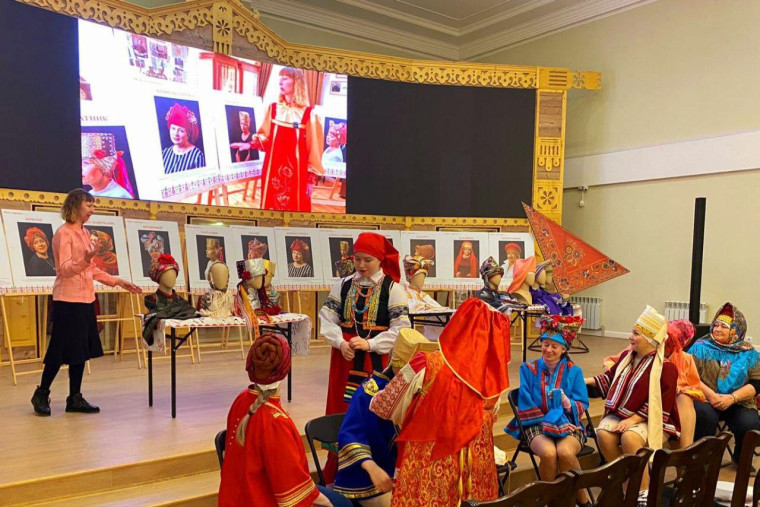 Презентация уникальной выставки «Как с картины» прошла в музее народной культуры города Белгорода.