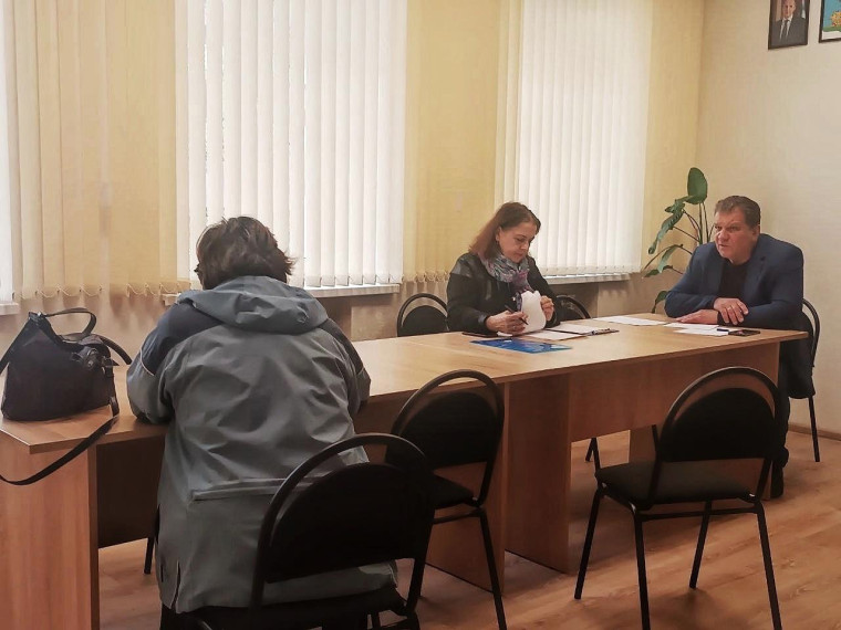 Геннадий Бондарев провёл приём граждан по личным вопросам.